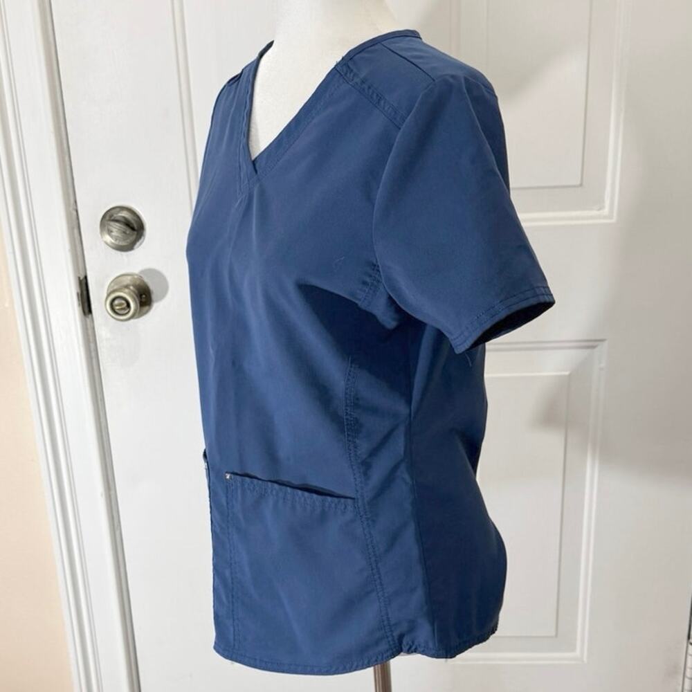 Scrubstar Ultimate XS women’s blue scrub top, three pockets badge loop - Picture 3 of 9